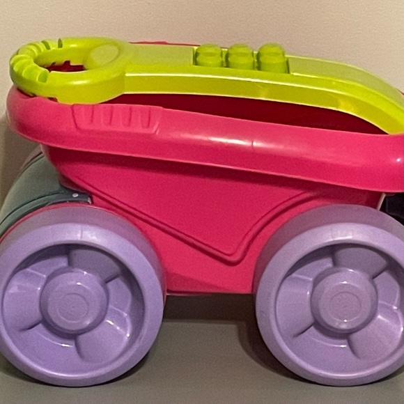 Mega Bloks Fisher-Price Scooping Wagon + Convertible Car Set - Picture 4 of 6